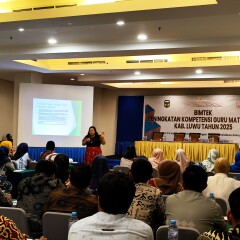 Bimbingan Teknis (BIMTEK) Peningkatan Kompetensi Guru Matematika Kabupaten Luwu Tahun 2025.