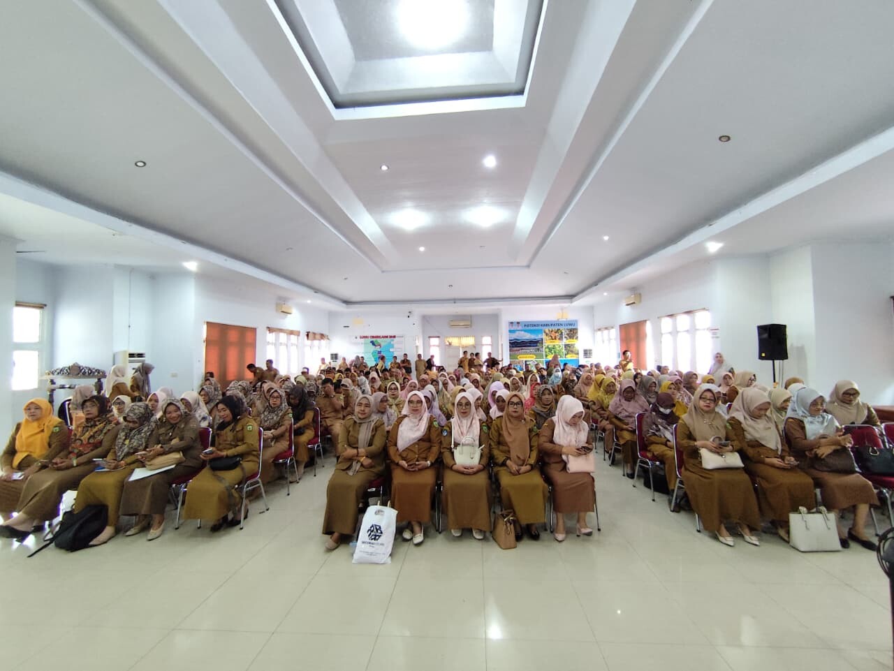 Dinas Pendidikan Luwu Gelar Sosialisasi Digitalisasi Pembelajaran, SD Segera Terima Bantuan Smartboard